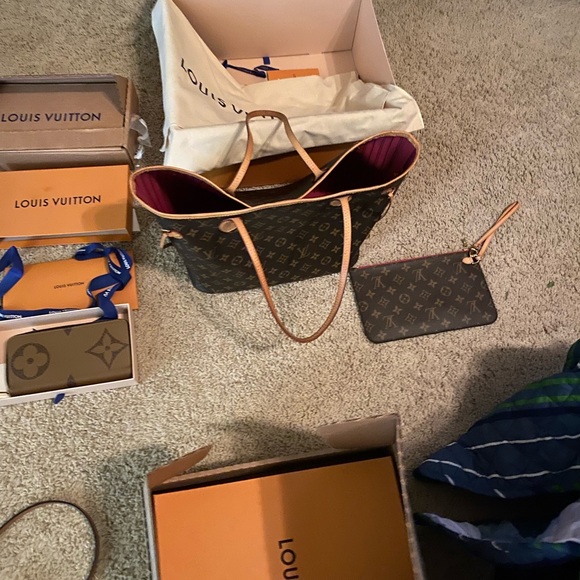 Louis Vuitton large purse - Picture 2 of 5